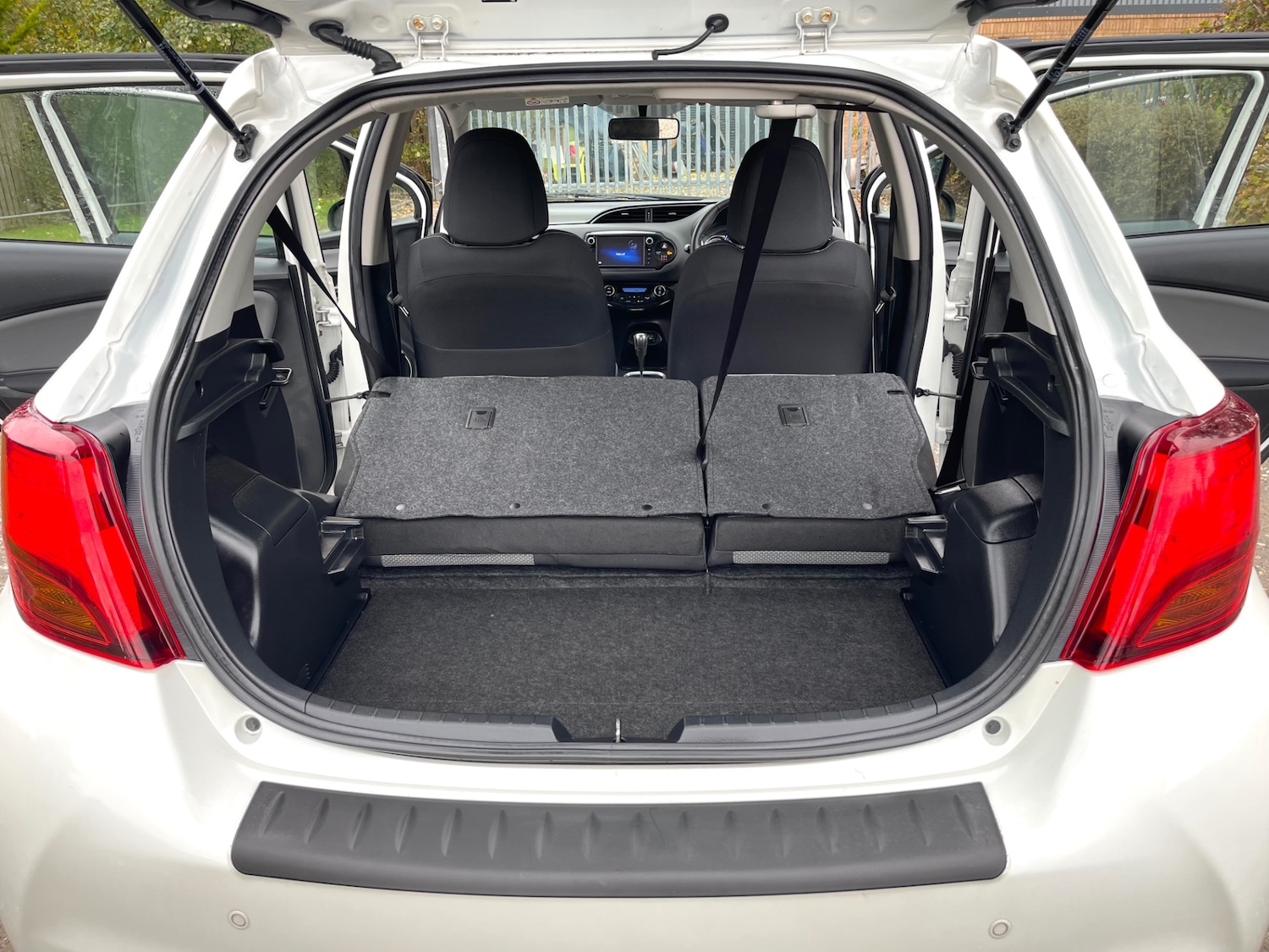 Used Toyota Yaris 2015 for sale - 76343950: Photo 10