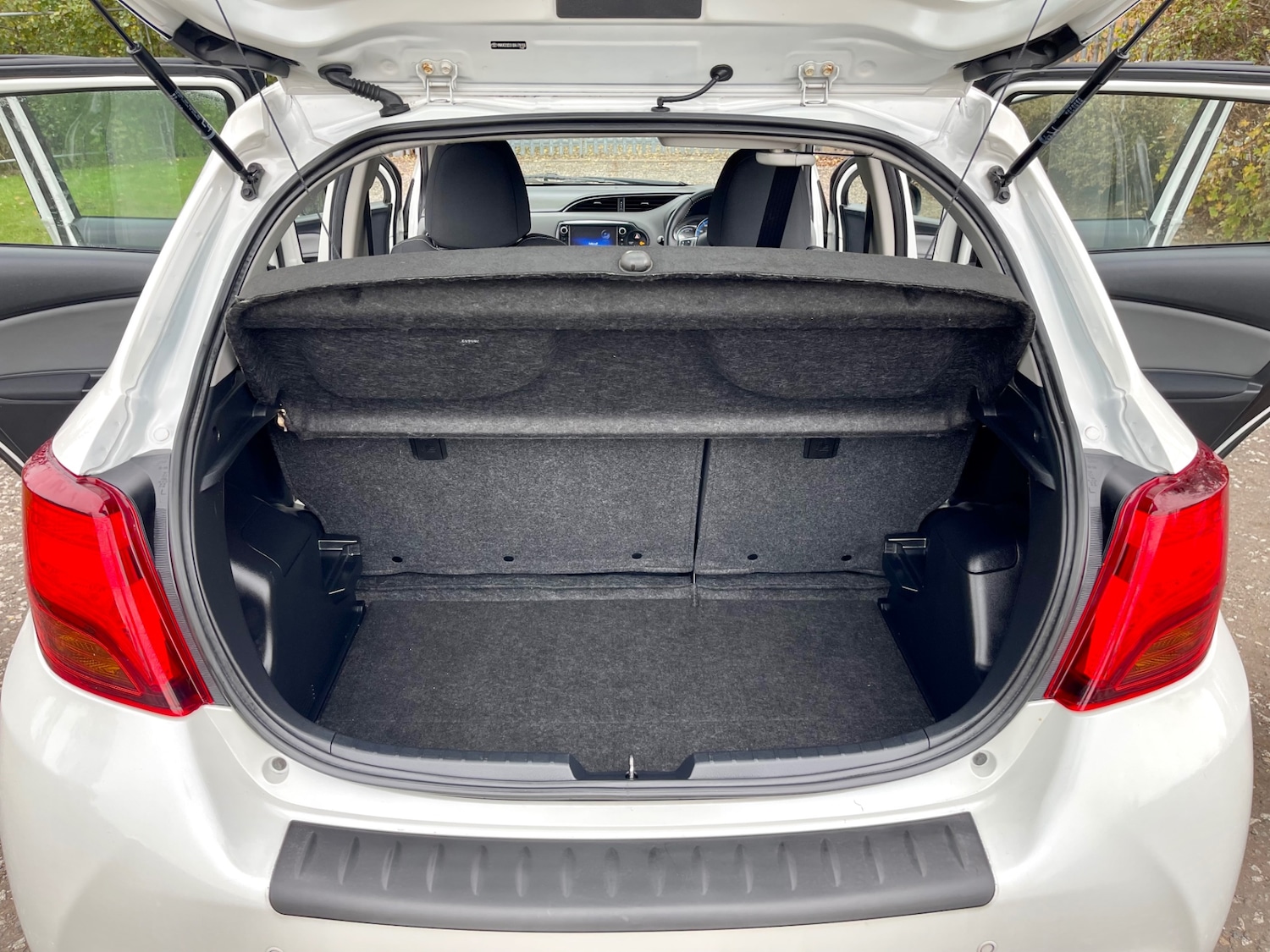 Used Toyota Yaris 2015 for sale - 76343950: Photo 12