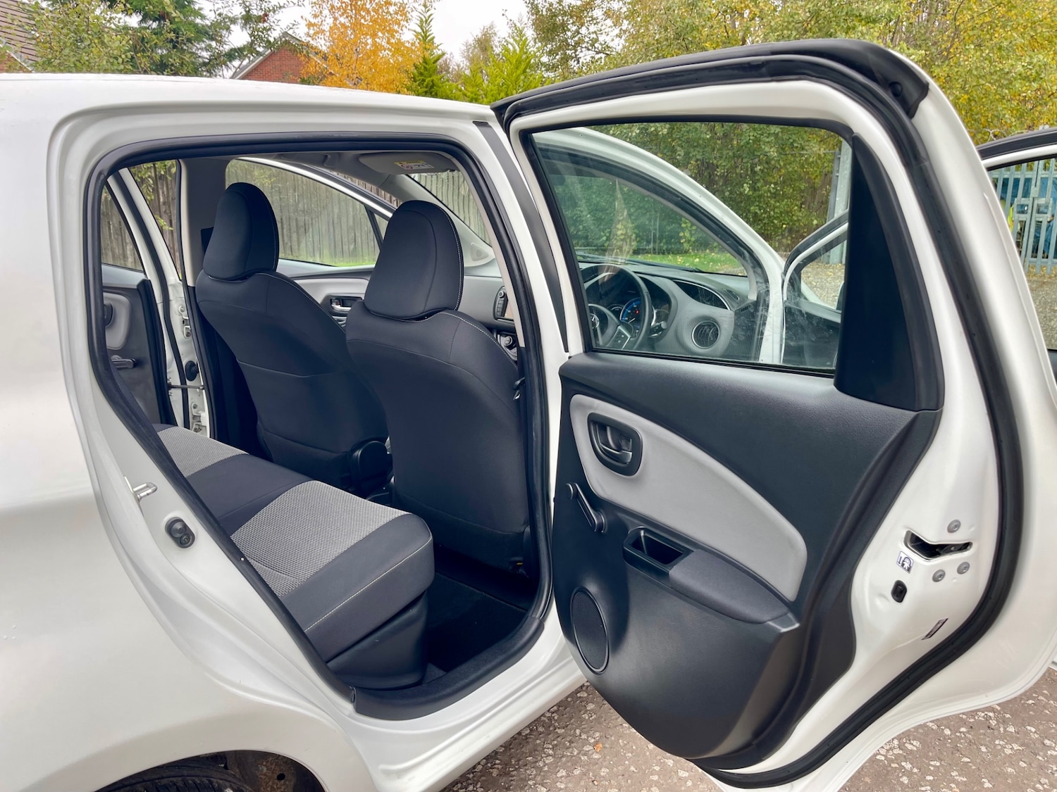 Used Toyota Yaris 2015 for sale - 76343950: Photo 14