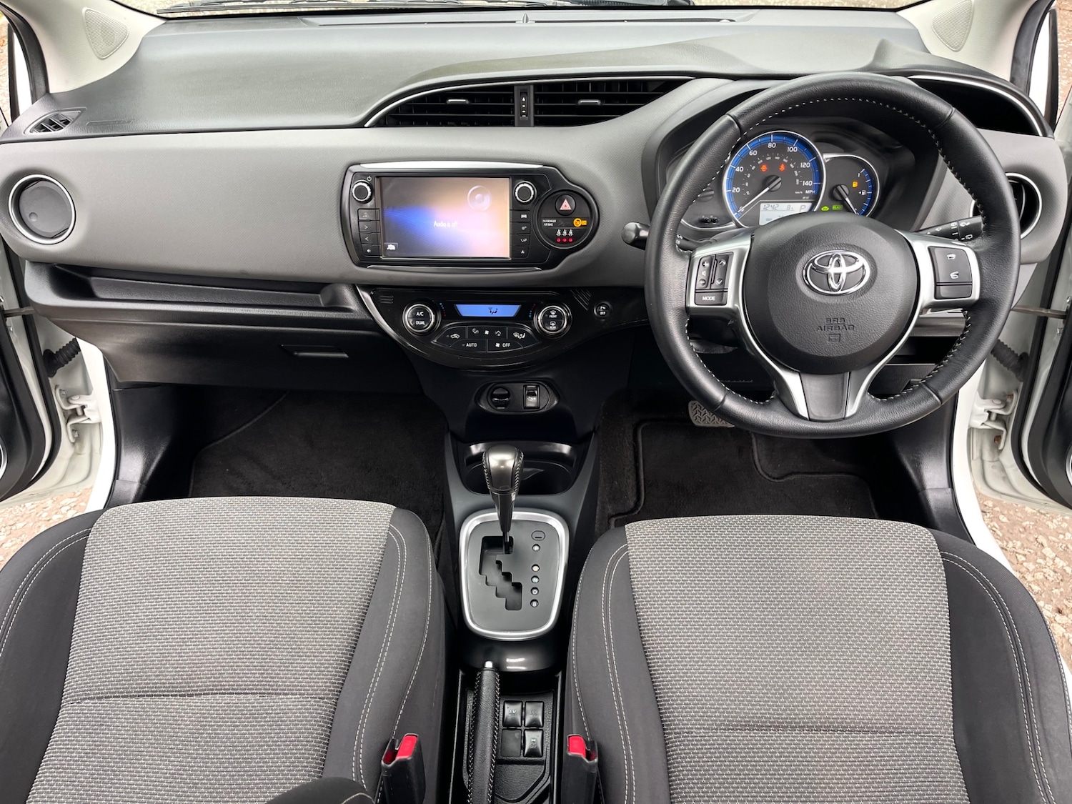 Used Toyota Yaris 2015 for sale - 76343950: Photo 5