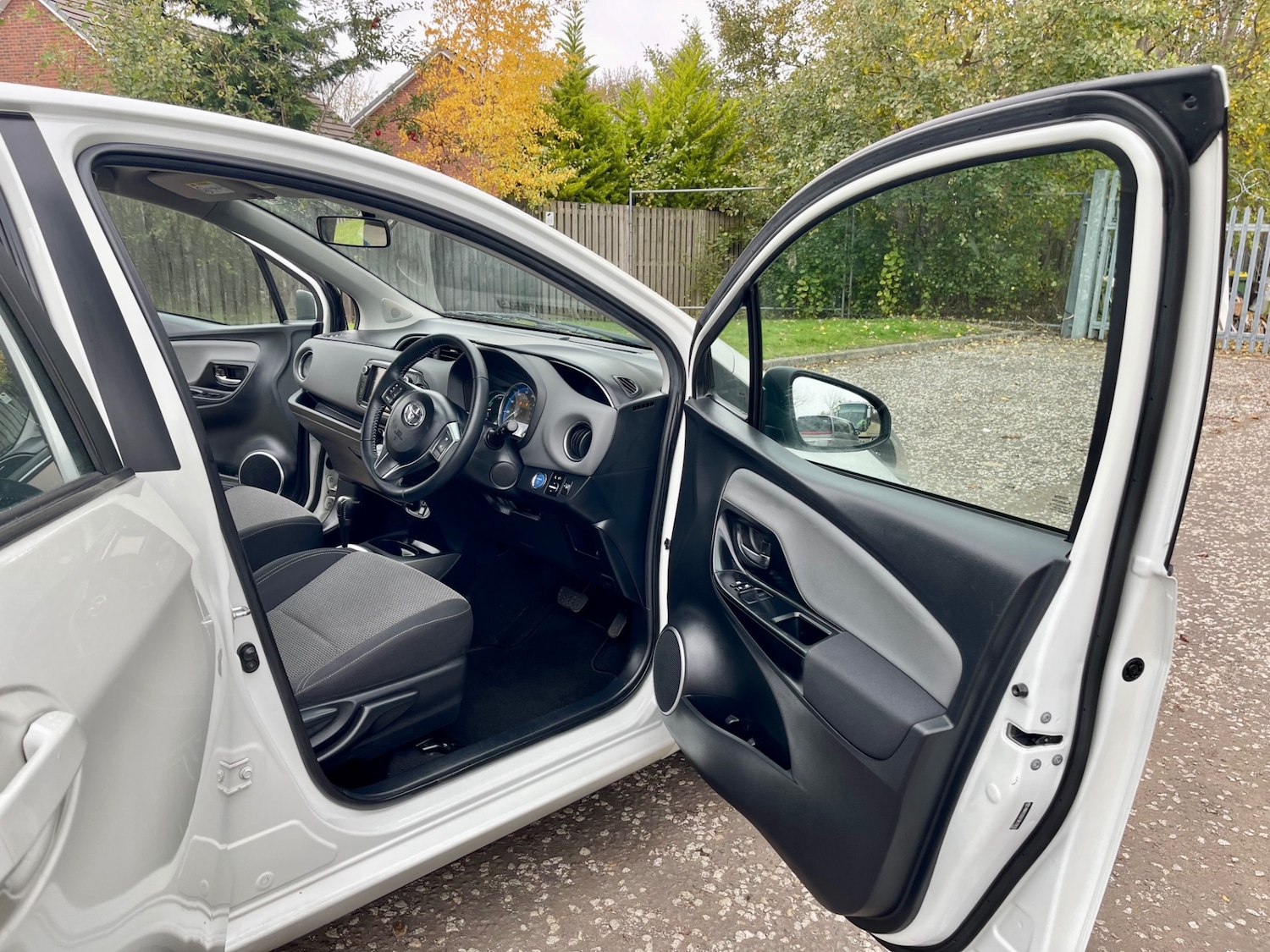 Used Toyota Yaris 2015 for sale - 76343950: Photo 6