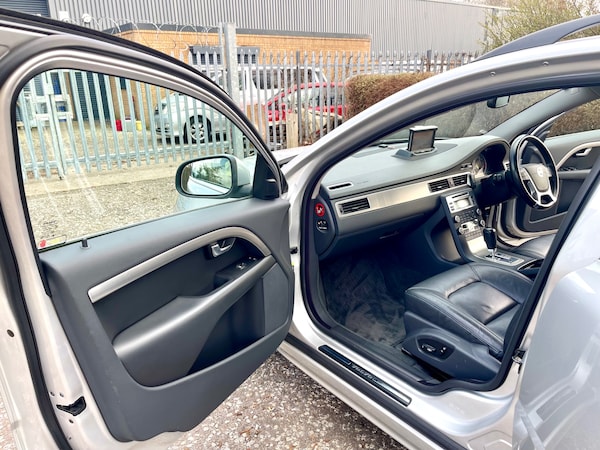 Used Volvo V70 2009 for sale - 72577292: Photo 8