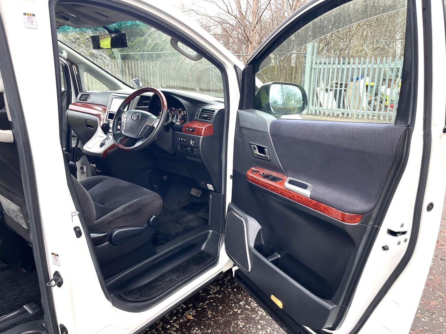 Used Toyota Alphard 2010 for sale - 76855456: Photo 24