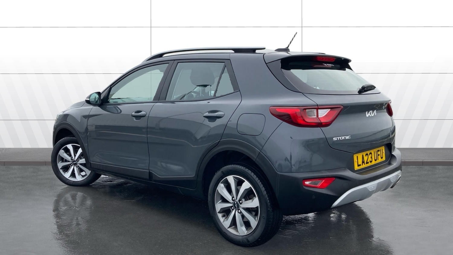 Used Kia Stonic 2023 for sale - 76960673: Photo 2