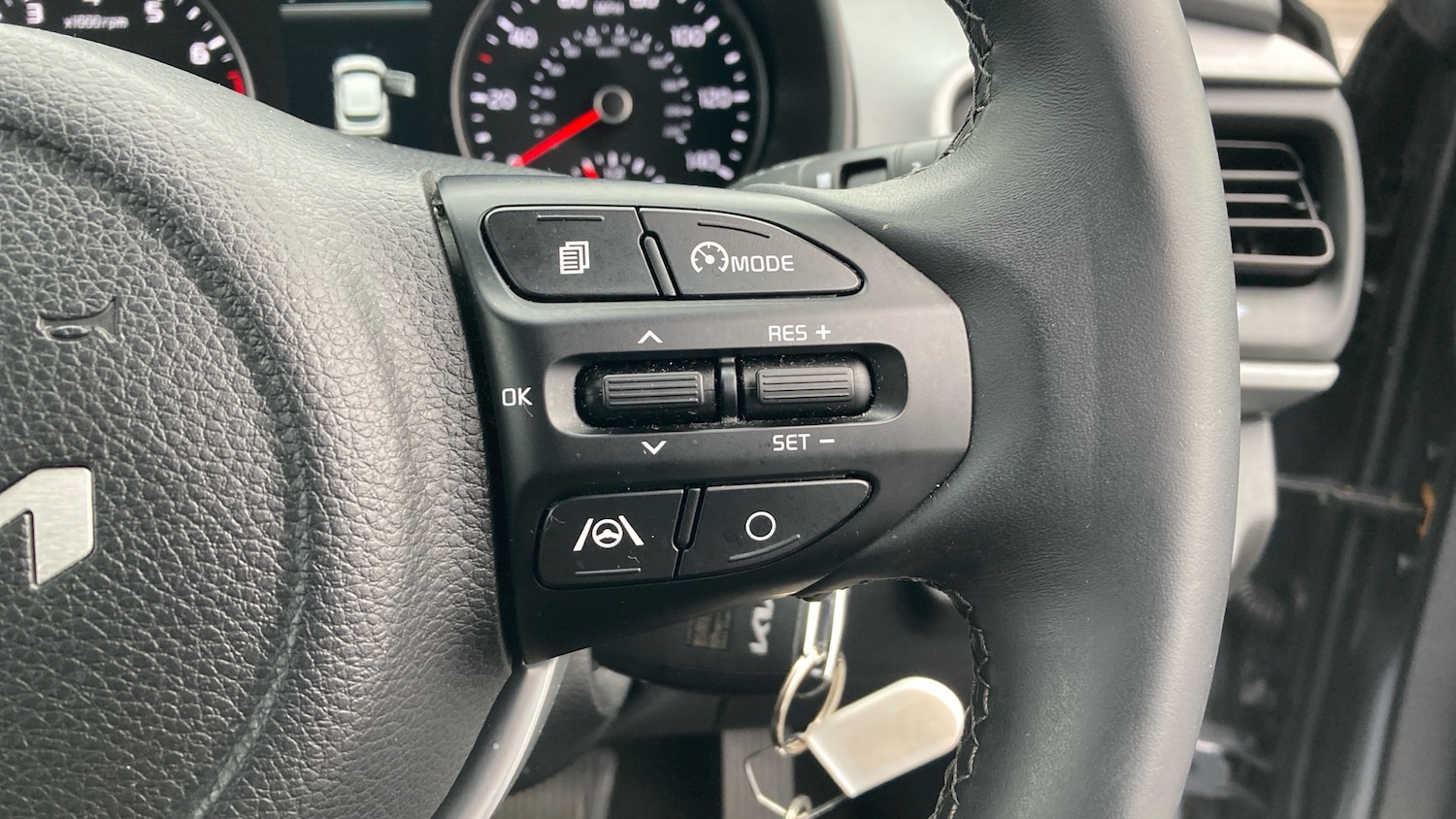 Used Kia Stonic 2023 for sale - 76960673: Photo 33