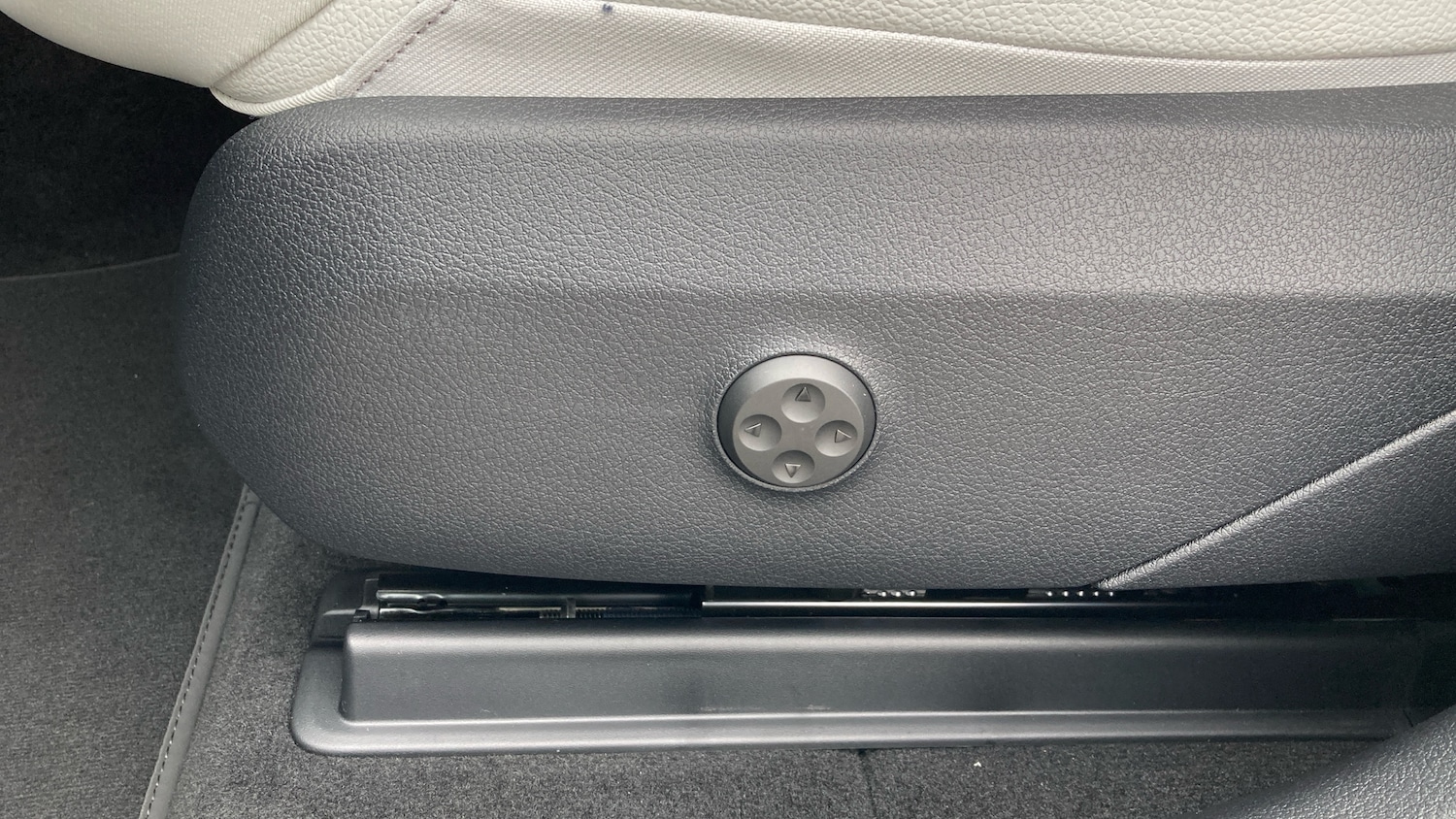 Used Mercedes-Benz GLC 2025 for sale - 77123994: Photo 28