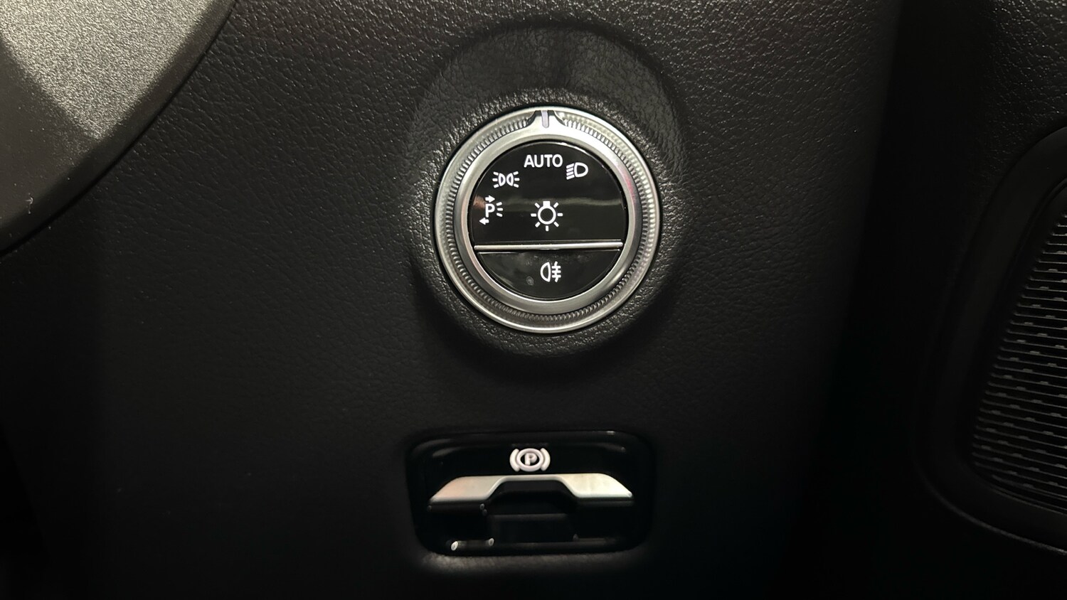 Used Mercedes-Benz C Class 2022 for sale - 77945945: Photo 28