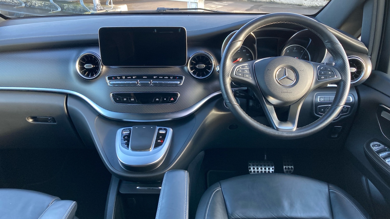 Used Mercedes-Benz V-Class 2023 for sale - 76903841: Photo 10