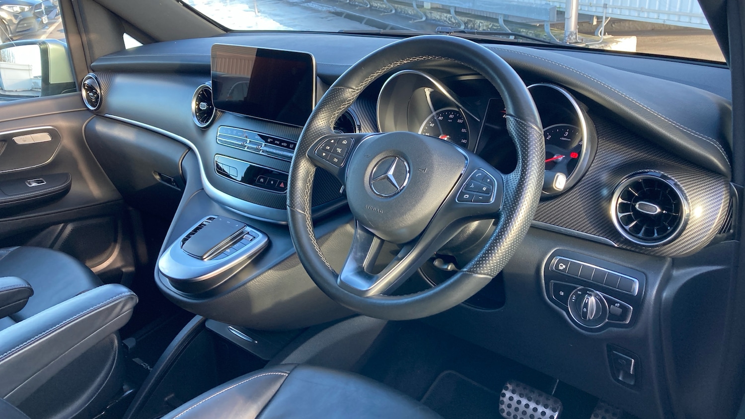 Used Mercedes-Benz V-Class 2023 for sale - 76903841: Photo 11