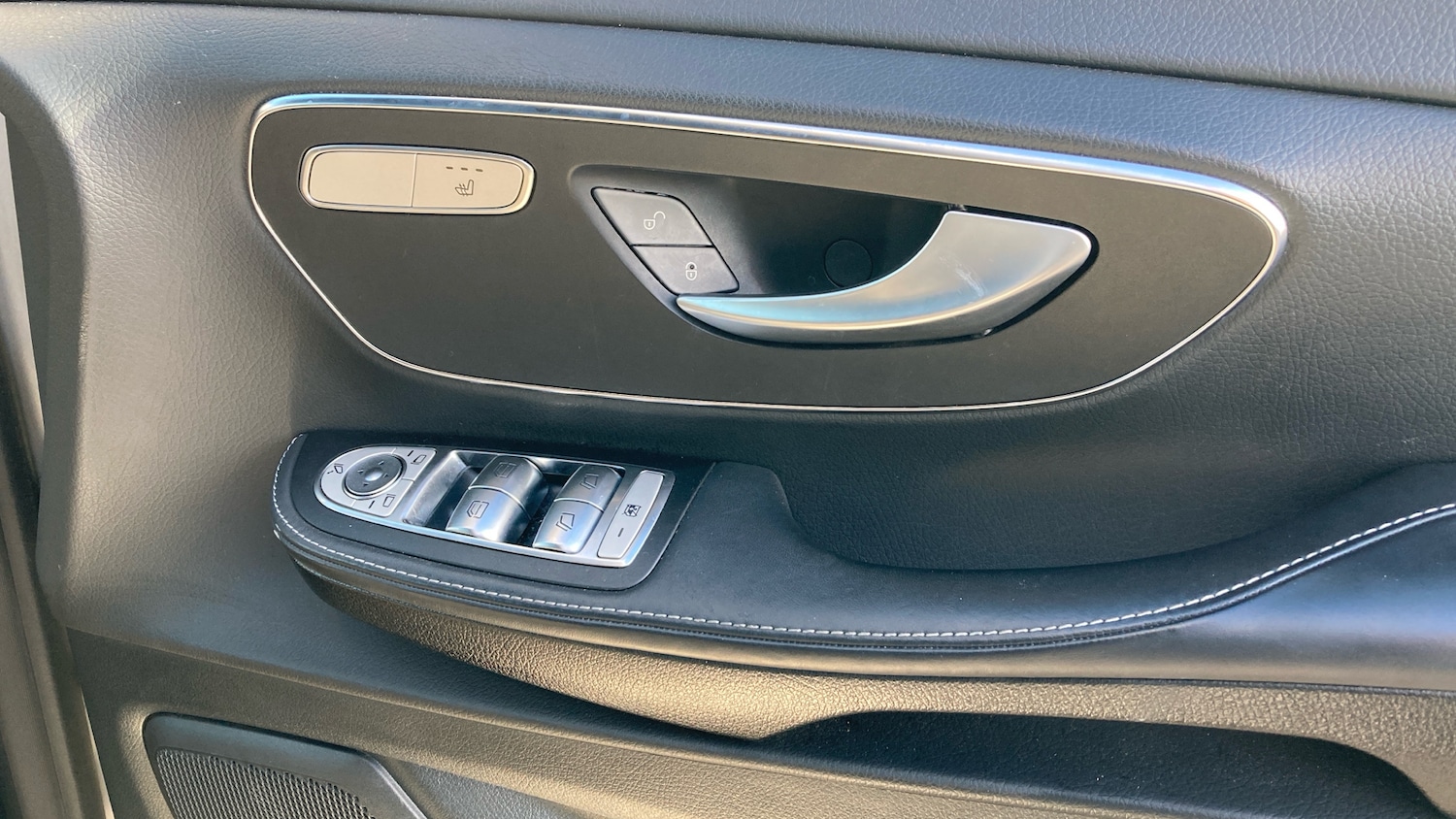 Used Mercedes-Benz V-Class 2023 for sale - 76903841: Photo 31