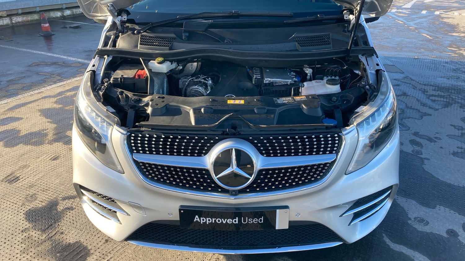 Used Mercedes-Benz V-Class 2023 for sale - 76903841: Photo 8