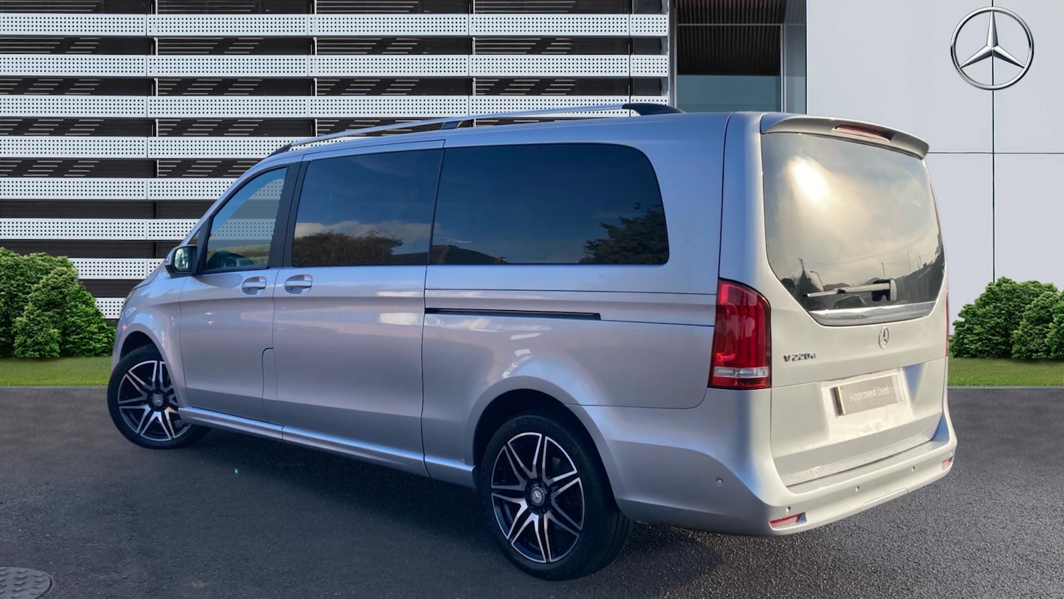 Used Mercedes-Benz V-Class 2023 for sale - 77179940: Photo 2