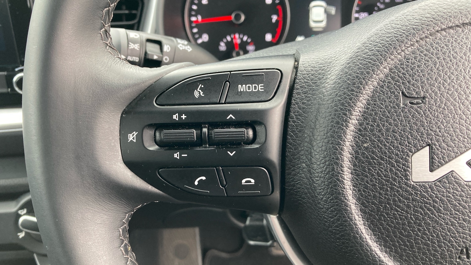 Used Kia Stonic 2023 for sale - 77224685: Photo 34