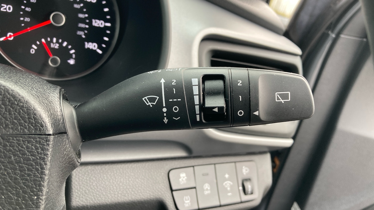 Used Kia Stonic 2023 for sale - 77224685: Photo 35