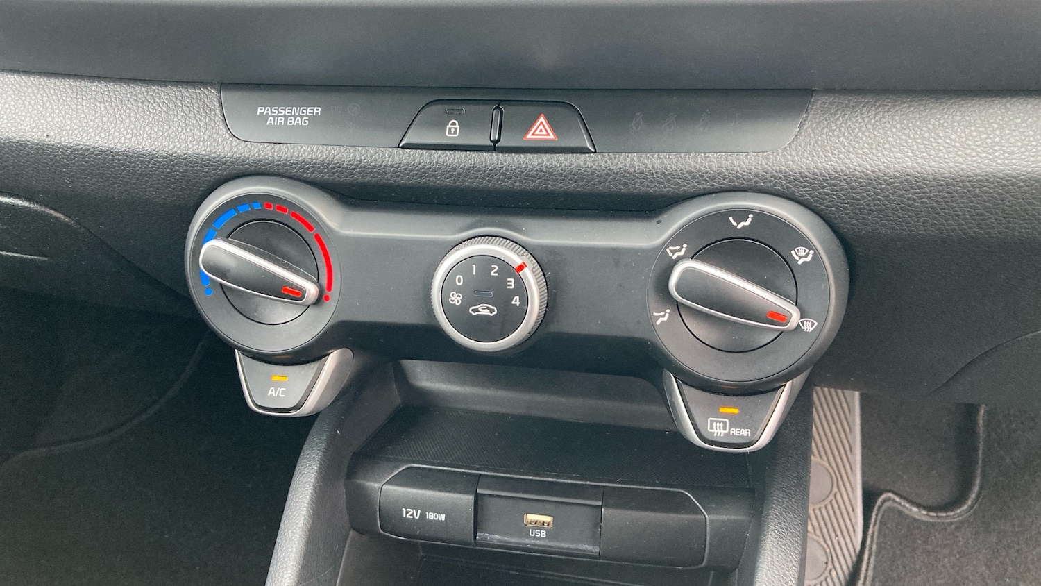 Used Kia Stonic 2023 for sale - 77224685: Photo 39