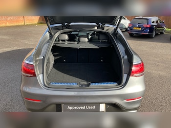 Used Mercedes-Benz GLC 2021 for sale - 77247250: Photo