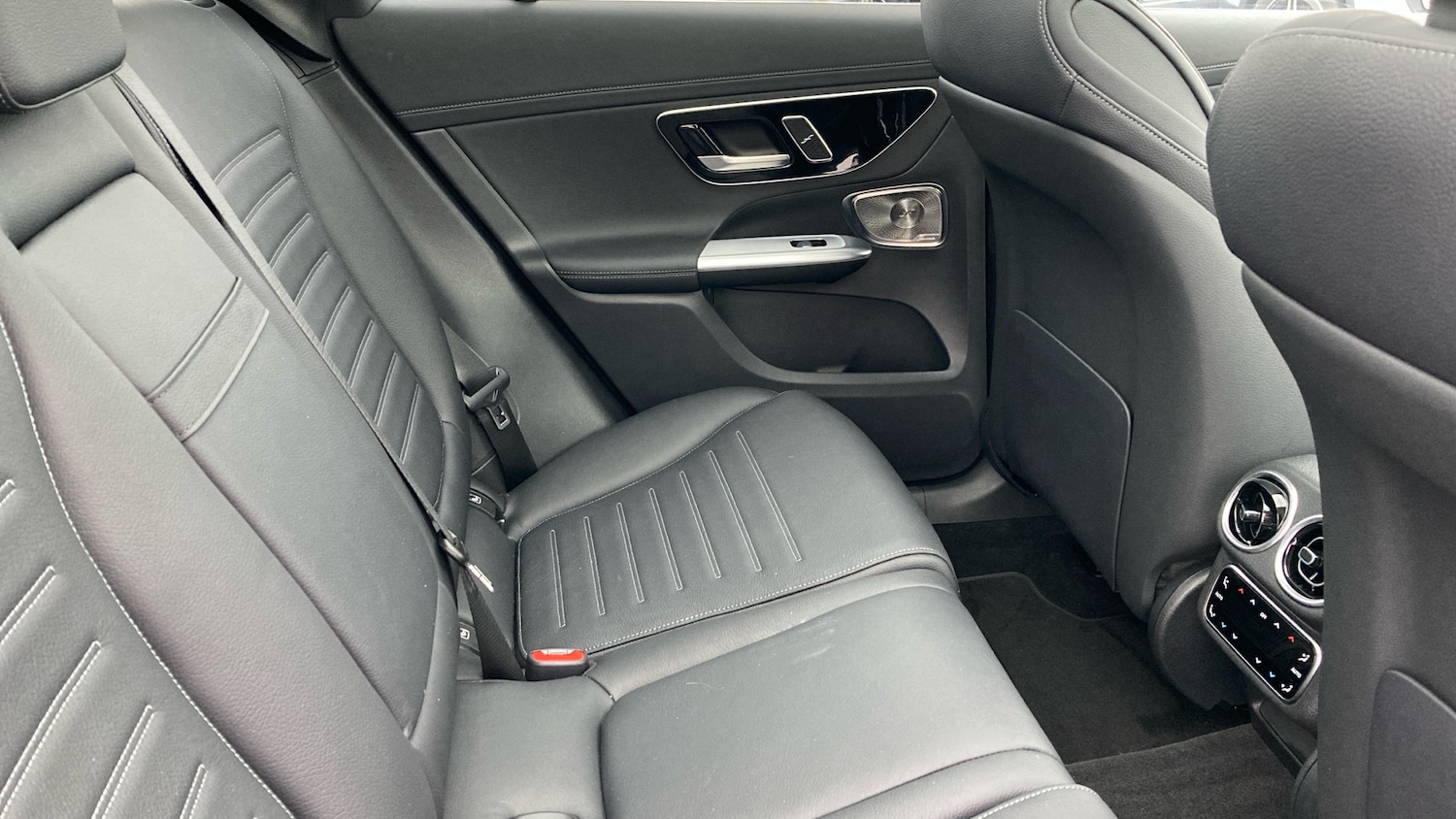 Used Mercedes-Benz GLC 2023 for sale - 76910920: Photo 16