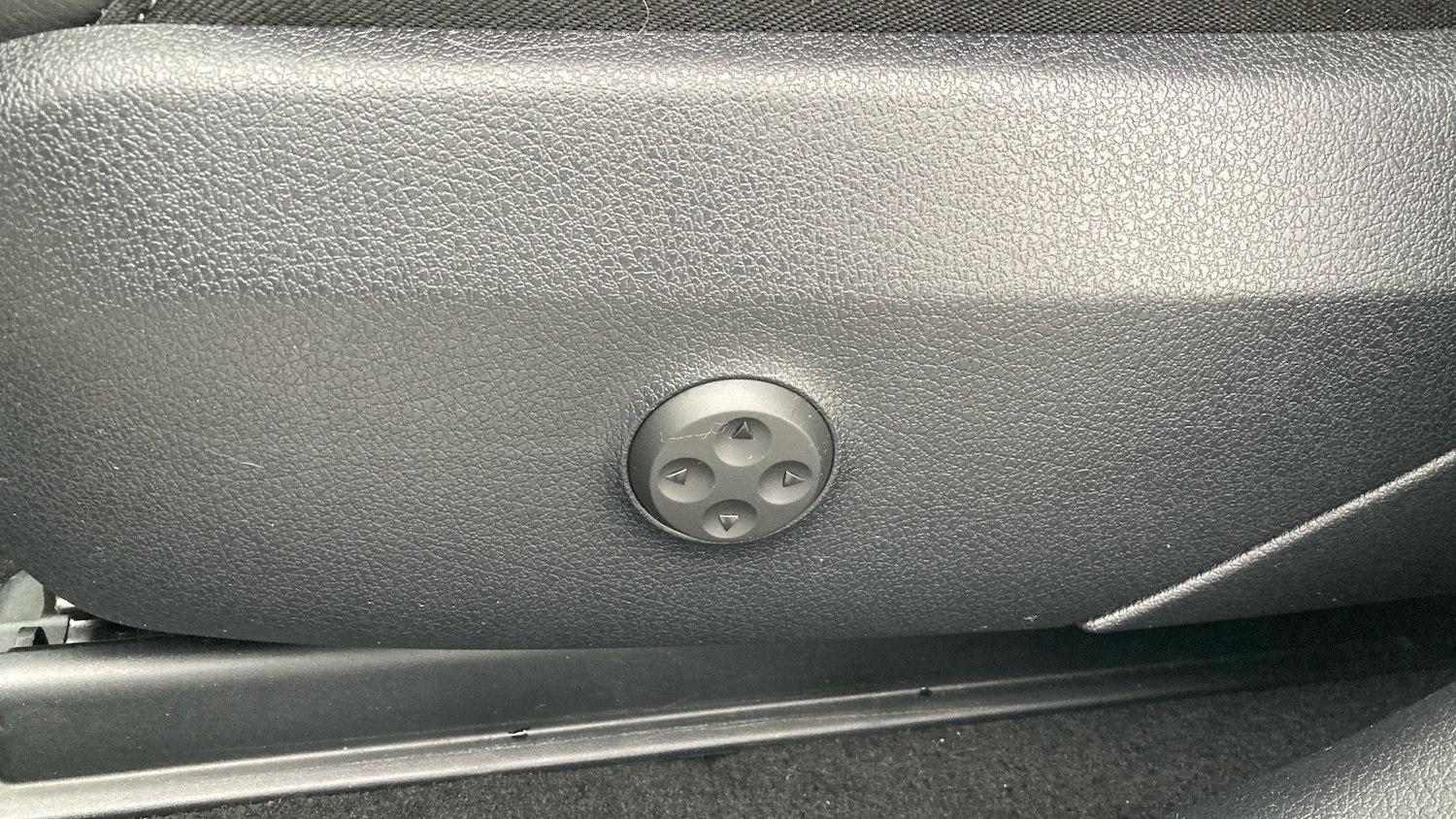 Used Mercedes-Benz GLC 2023 for sale - 76910920: Photo 28