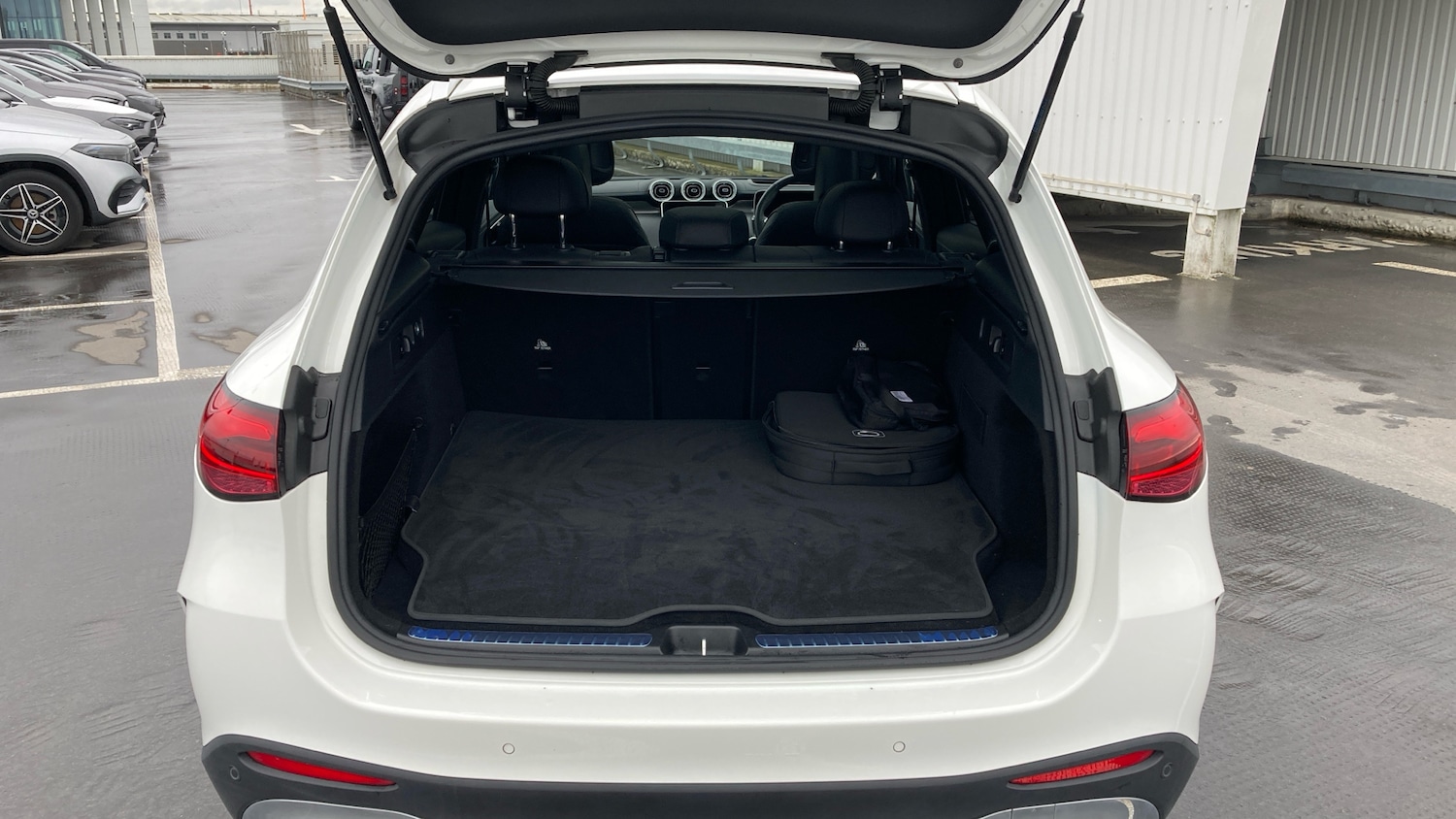 Used Mercedes-Benz GLC 2023 for sale - 76910920: Photo 4