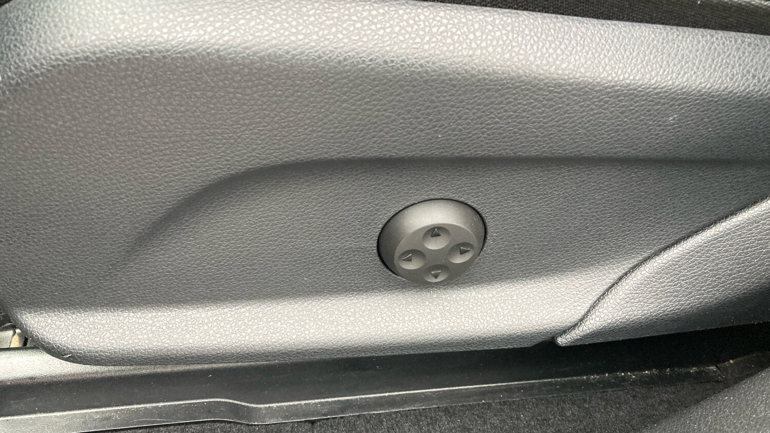 Used Mercedes-Benz GLC 2019 for sale - 76948886: Photo 29