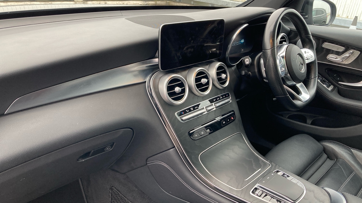 Used Mercedes-Benz GLC 2020 for sale - 76114205: Photo 9