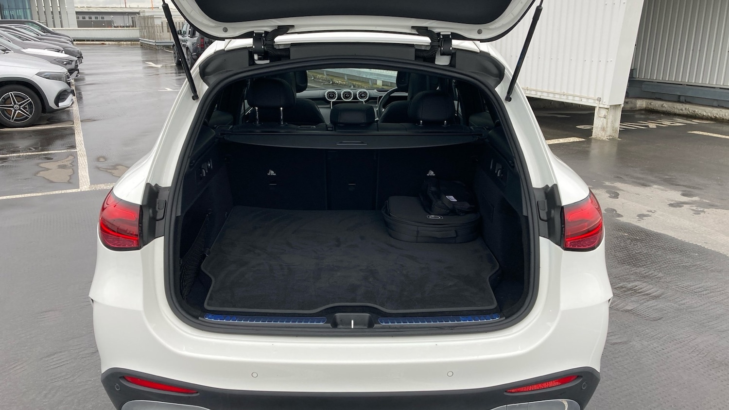 Used Mercedes-Benz GLC 2023 for sale - 77022729: Photo 4