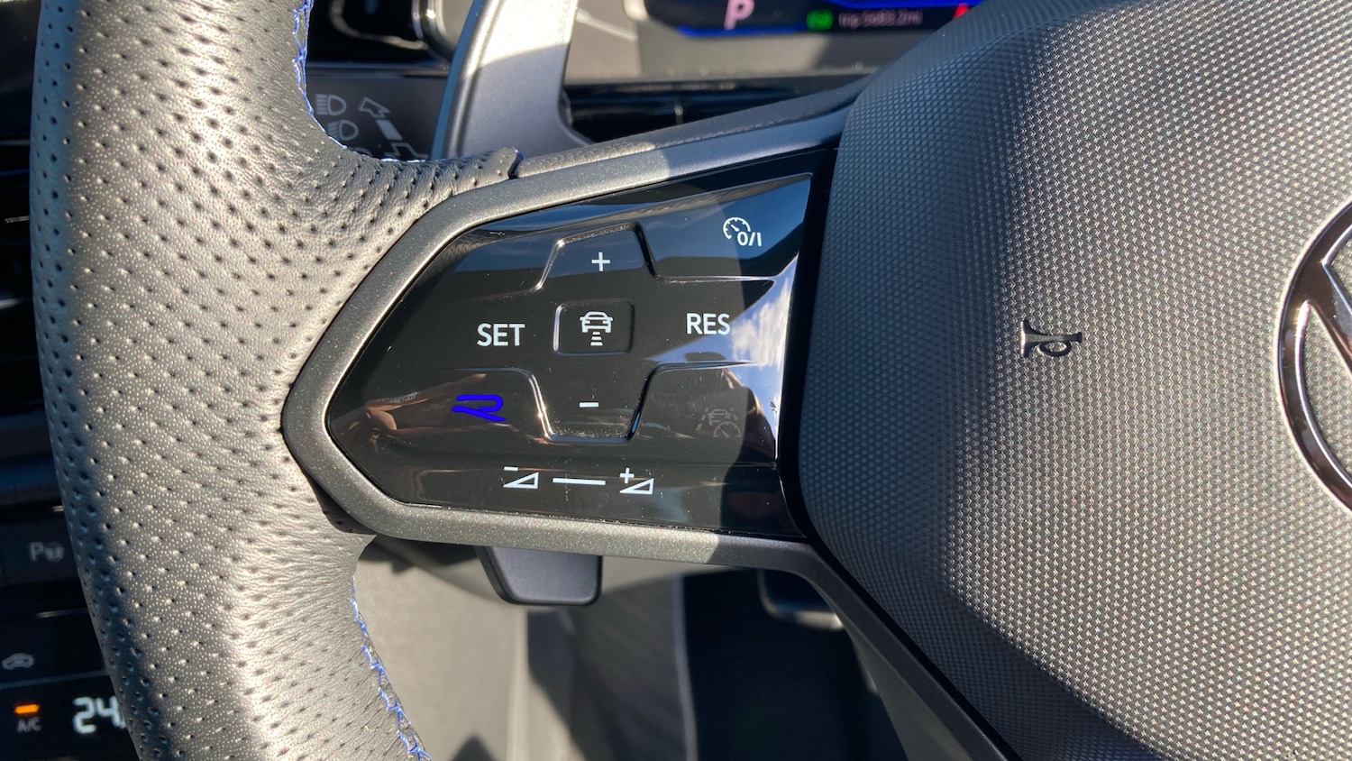 Used Volkswagen T-Roc 2024 for sale - 76799070: Photo 34