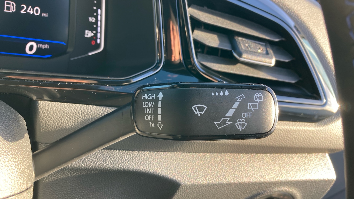 Used Volkswagen T-Roc 2024 for sale - 76799070: Photo 35