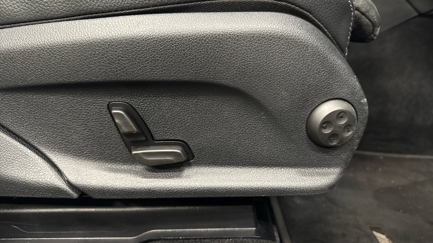 Used Mercedes-Benz GLC 2019 for sale - 77062049: Photo 27