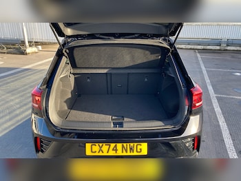 Used Volkswagen T-Roc 2024 for sale - 77161009: Photo