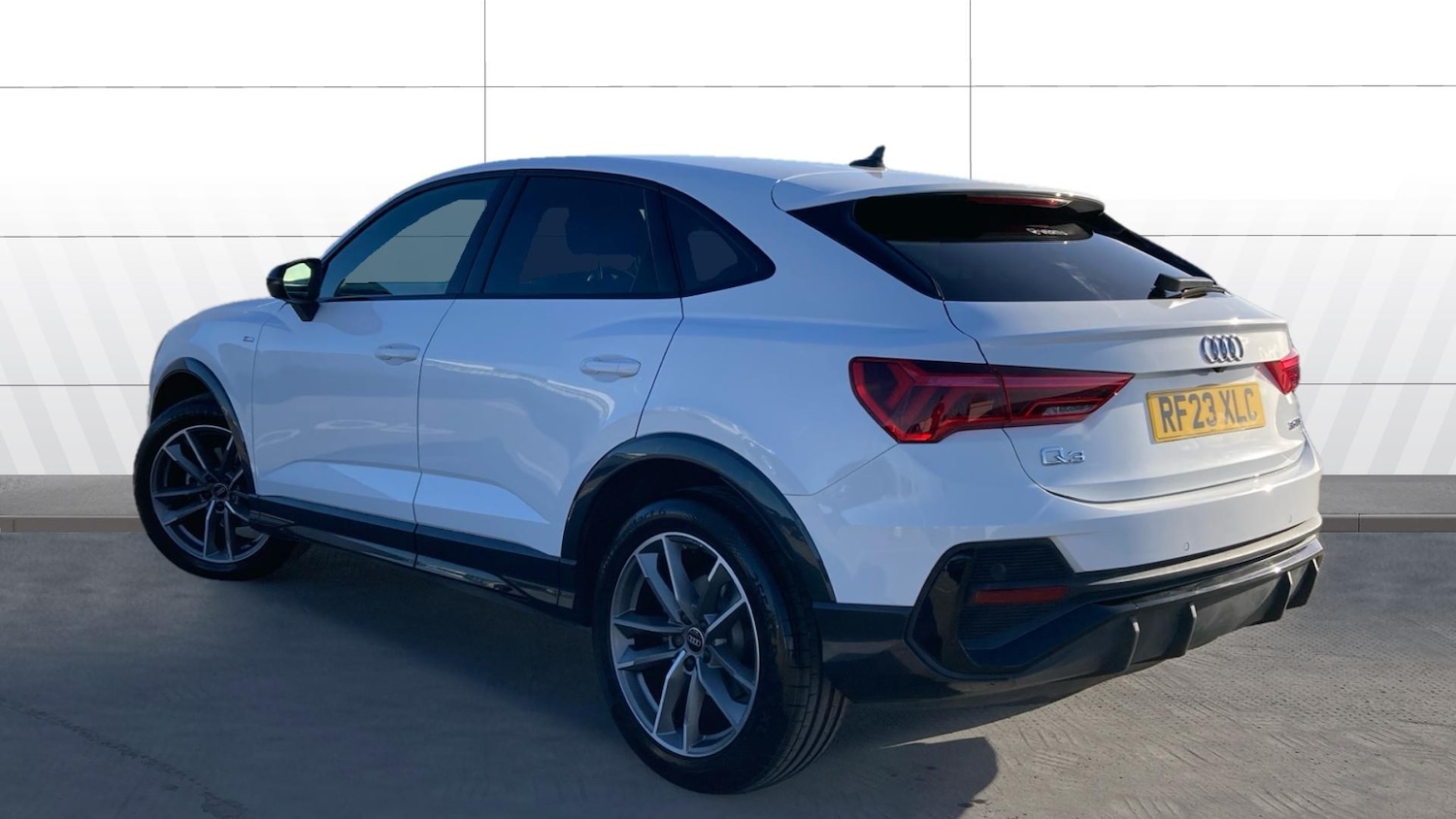 Used Audi Q3 2023 for sale - 76566182: Photo 2