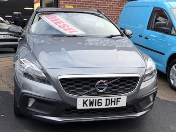 Used Volvo V40 2016 for sale - 76652731: Photo
