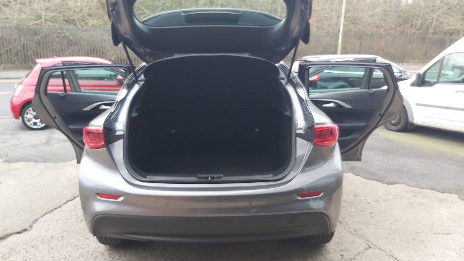 Used Infiniti Q30 2017 for sale - 78014623: Photo 23