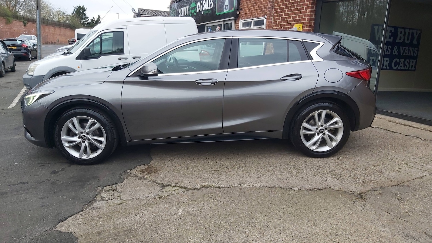 Used Infiniti Q30 2017 for sale - 78014623: Photo 4