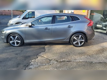 Used Volvo V40 2017 for sale - 78356635: Photo