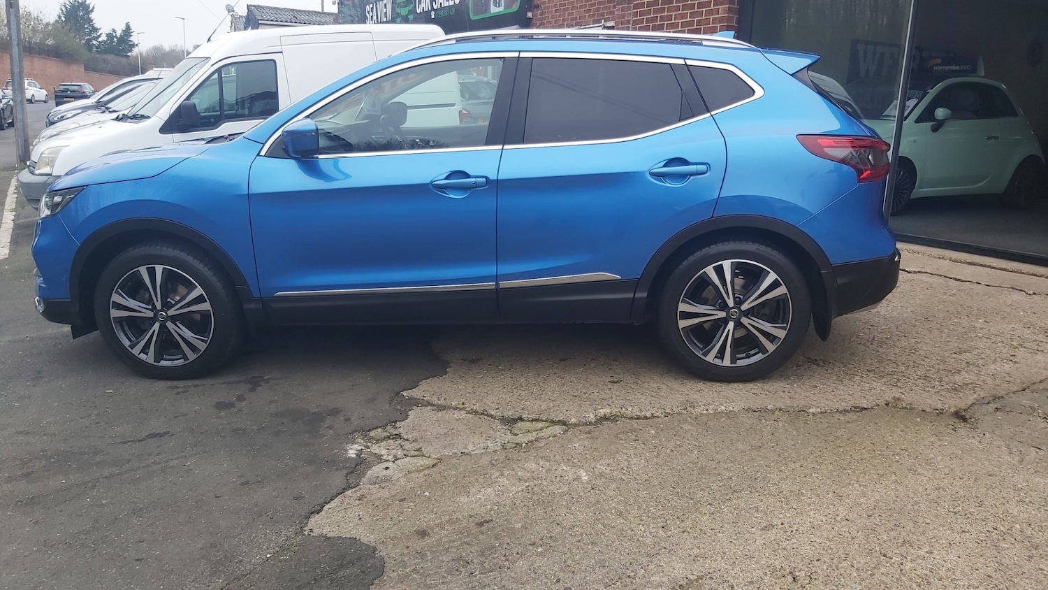 Used Nissan Qashqai 2018 for sale - 77962371: Photo 2