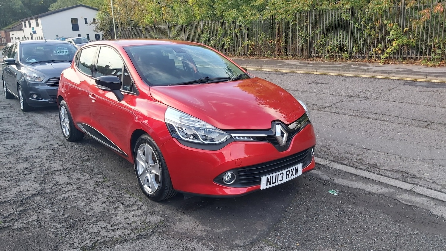 Used Renault Clio 2013 for sale - 76142571: Photo 2