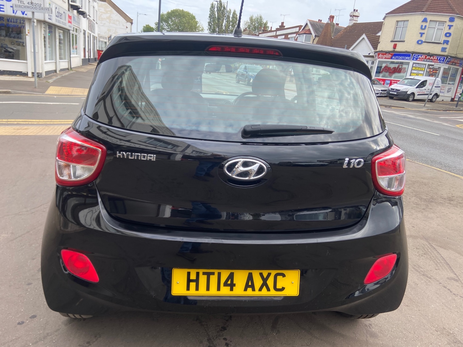 Used Hyundai i10 2014 for sale - 76146257: Photo 6