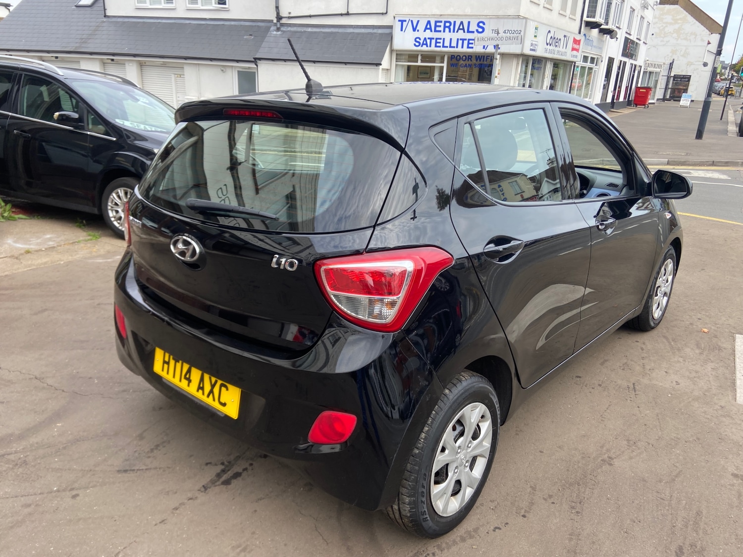 Used Hyundai i10 2014 for sale - 76146257: Photo 8