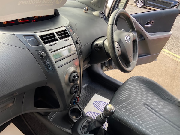 Used Toyota Yaris 2010 for sale - 75514355: Photo 12