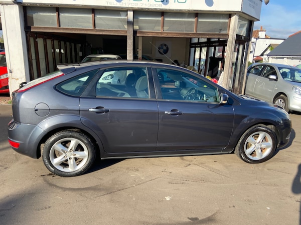 Used Ford Focus 2011 for sale - 76222861: Photo 2