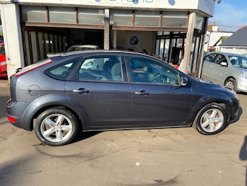 Used Ford Focus 2011 for sale - 76222861: Photo 2