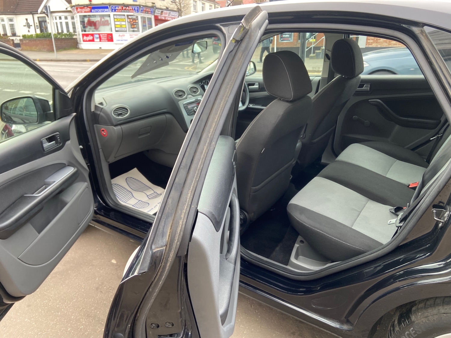 Used Ford Focus 2010 for sale - 78039563: Photo 15