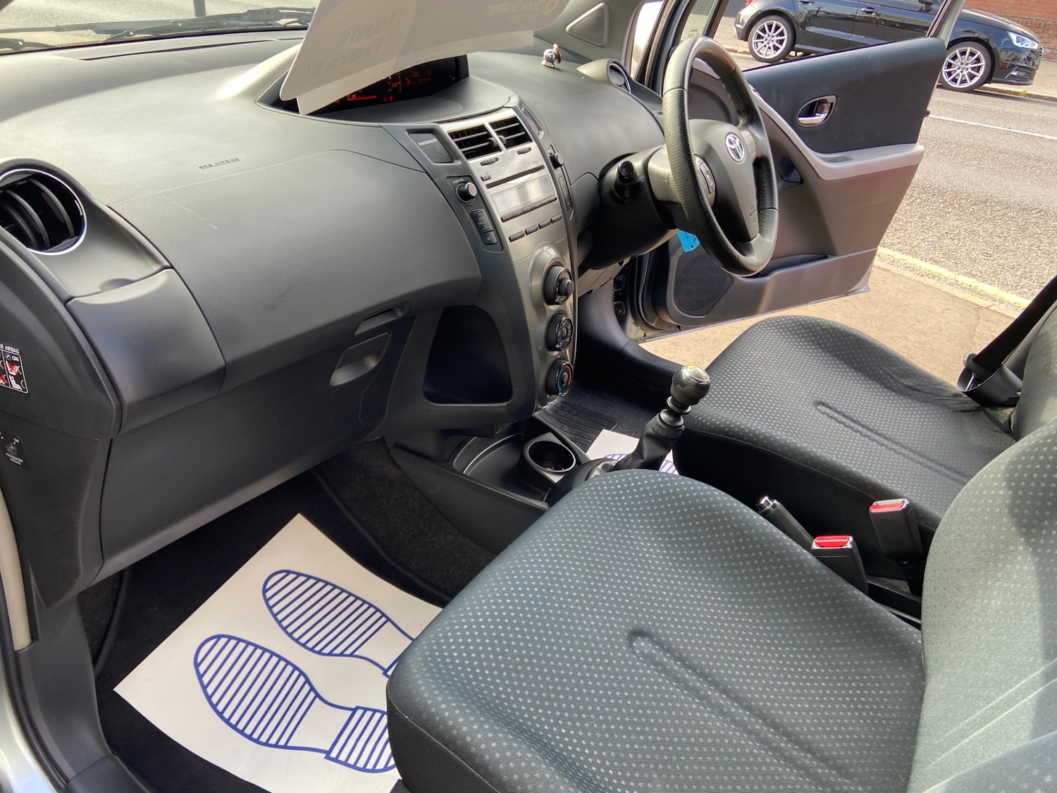 Used Toyota Yaris 2010 for sale - 76552587: Photo 8