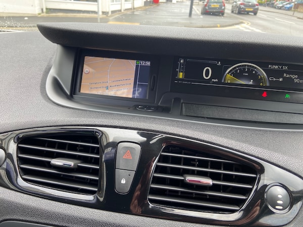 Used Renault Scenic 2012 for sale - 76114383: Photo 11