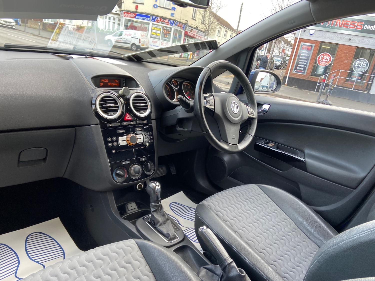 Used Vauxhall Corsa 2013 for sale - 77140437: Photo 8