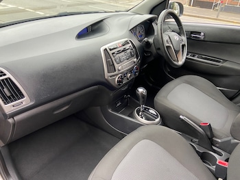 Used Hyundai i20 2012 for sale - 77681542: Photo