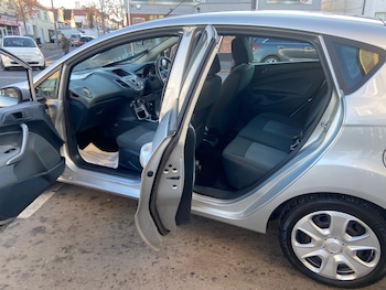 Used Ford Fiesta 2010 for sale - 76640121: Photo