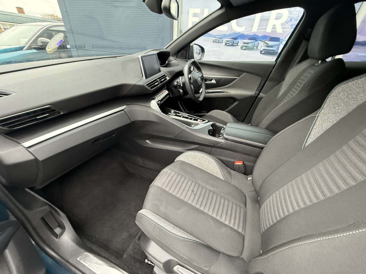 Used Peugeot 3008 2023 for sale - 75618533: Photo 2