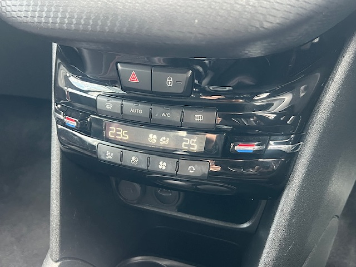 Used Peugeot 208 2019 for sale - 77648025: Photo 23